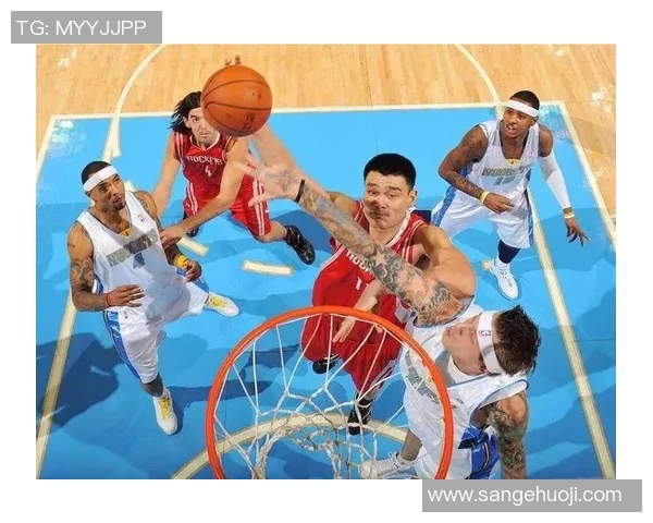 姚明背筐扣篮瞬间展现力量与优雅的完美结合 姚明背筐扣篮瞬间展现力量与优雅的完美结合